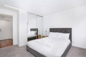 1 bedroom, laptop workspace, iron/ironing board, bed sheets - Clean & Spacious Apartment In Heidelberg (Heidelberg)