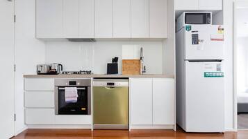 Oven, stovetop, dishwasher, cookware/dishes/utensils