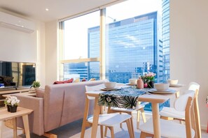 Oven, stovetop, dishwasher, cookware/dishes/utensils