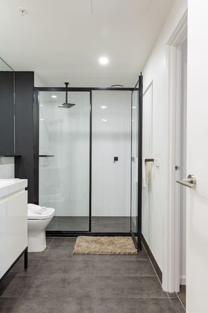 Towels - Stylish 1BR Apartment With Free Parking (Balwyn)