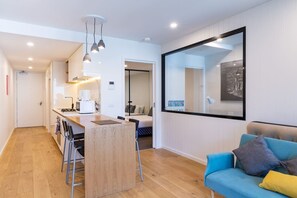 Fridge, microwave, oven, stovetop - Stylish 1BR Apartment With Free Parking (Balwyn)
