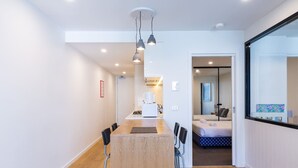 1 Schlafzimmer, laptopgeeigneter Arbeitsplatz, Bügeleisen/Bügelbrett