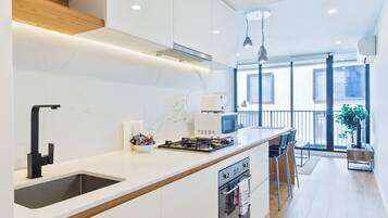 Fridge, microwave, oven, stovetop