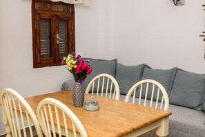 Family Apartment (Armonia) | In-room dining - Bella Vita Style rooms & apartments (Faistos)