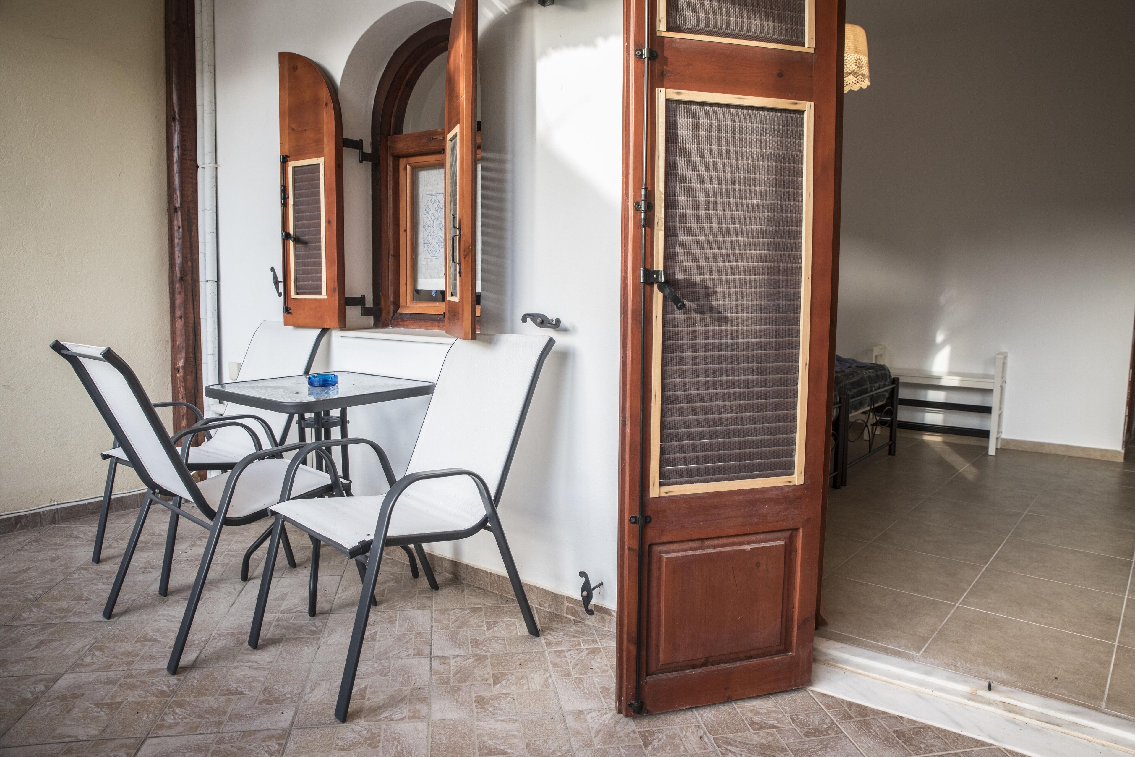 Huone (Gioia) | Yksilöllisesti sisustettu, yksilöllisesti kalustettu