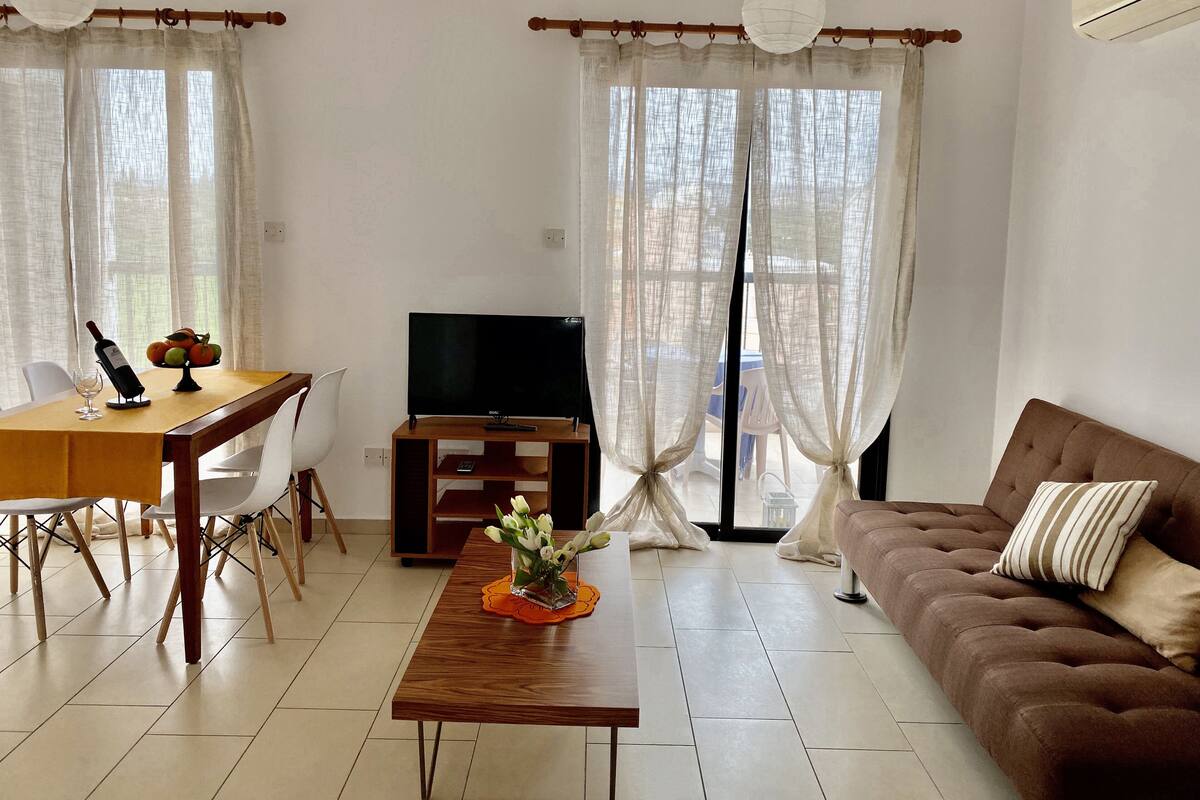 Superior-Apartment, 2 Schlafzimmer | Wohnzimmer | Flachbildfernseher