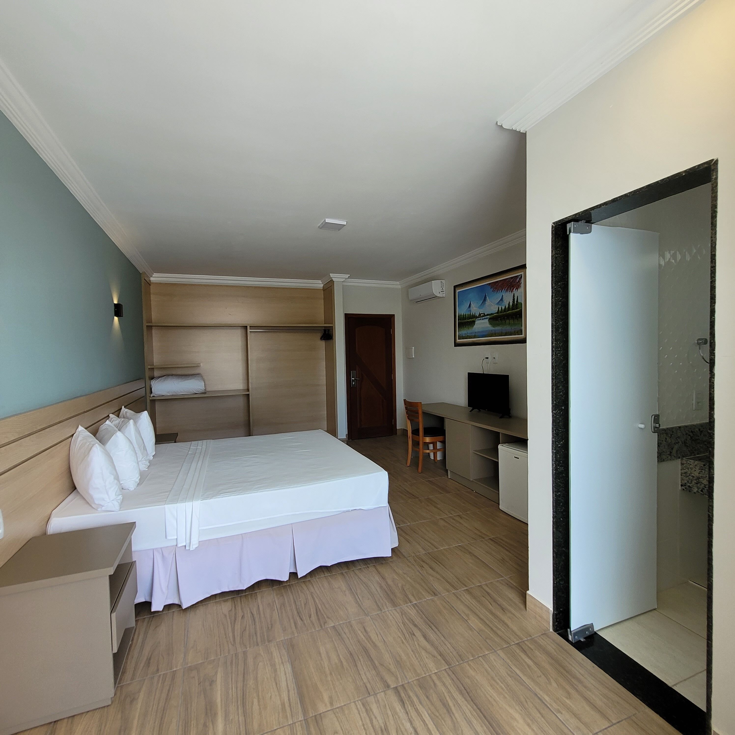 Suite Deluxe | เครื่องนอนระดับพรีเมียม, มินิบาร์, ตู้นิรภัยในห้องพัก