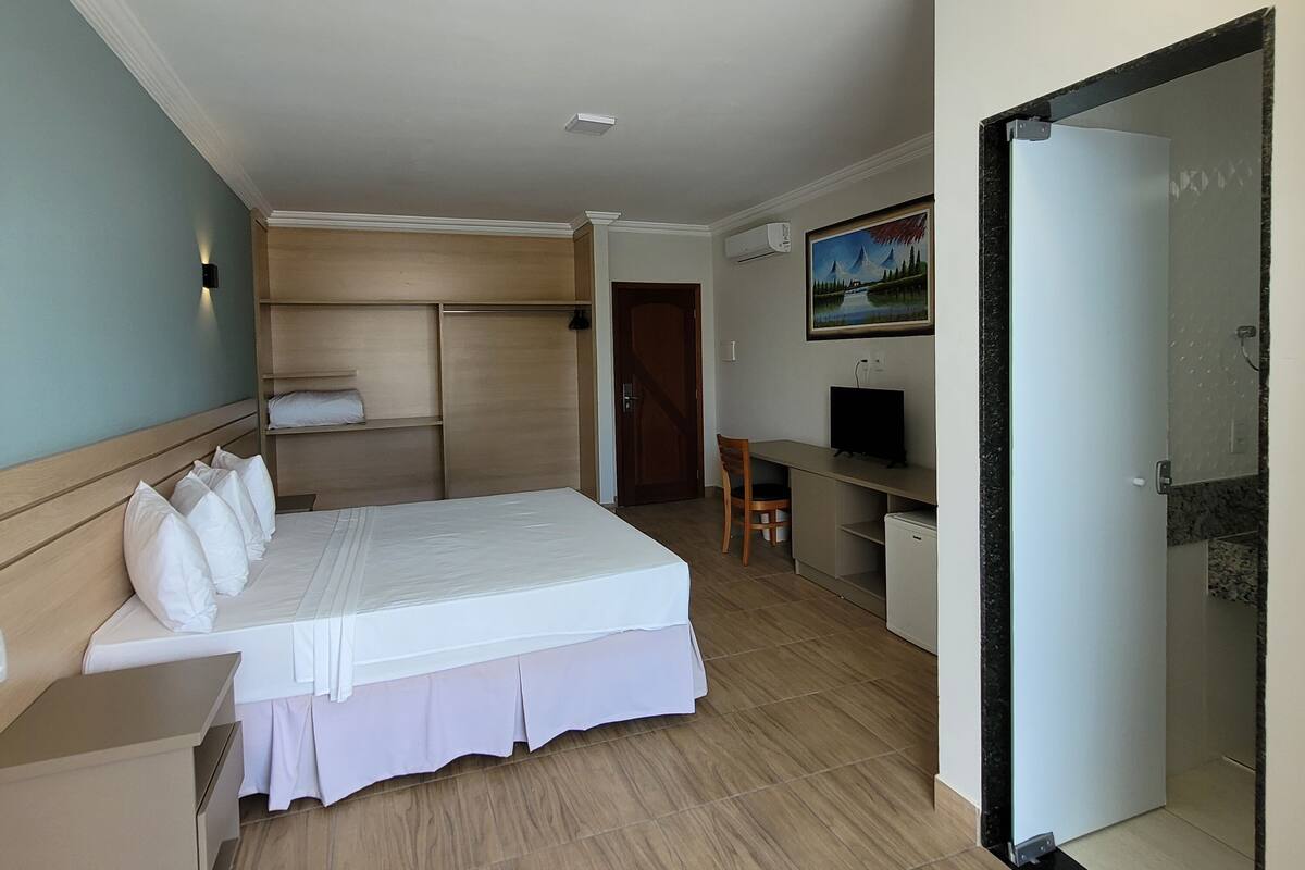 Suite Deluxe | Premium bedding, minibar, in-room safe, desk
