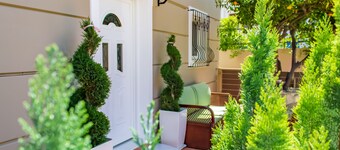 2 Bedroom Villa in Galatas with a lovely garden