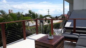 Terrace/patio - Maple Villa - The Beach House by the Bay (Wynnum)