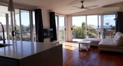 Maple Villa - The Beach House by the Bay