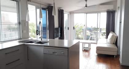 Maple Villa - The Beach House by the Bay