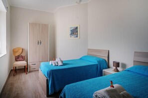 Apartment, 2 Bedrooms, Patio, Sea View | 2 bedrooms, travel cot, free WiFi, bed sheets - Casa Floriana (Vico Equense)