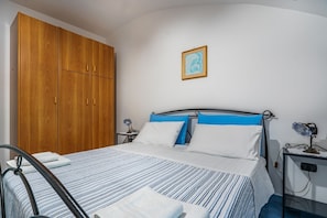2 habitaciones, cuna de viaje, wifi gratis y ropa de cama 