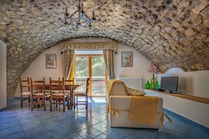 Apartment, 2 Schlafzimmer, Terrasse, Meerblick | Essbereich im Zimmer