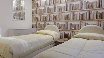 Apartment, 2 Bedrooms | 2 bedrooms, desk, travel crib, free WiFi