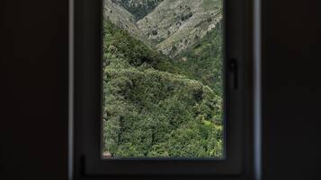 Apartamento família, 2 quartos, banheiro privativo, vista para o mar | 2 quartos, berços grátis, berço de viagem, Wi-Fi de cortesia