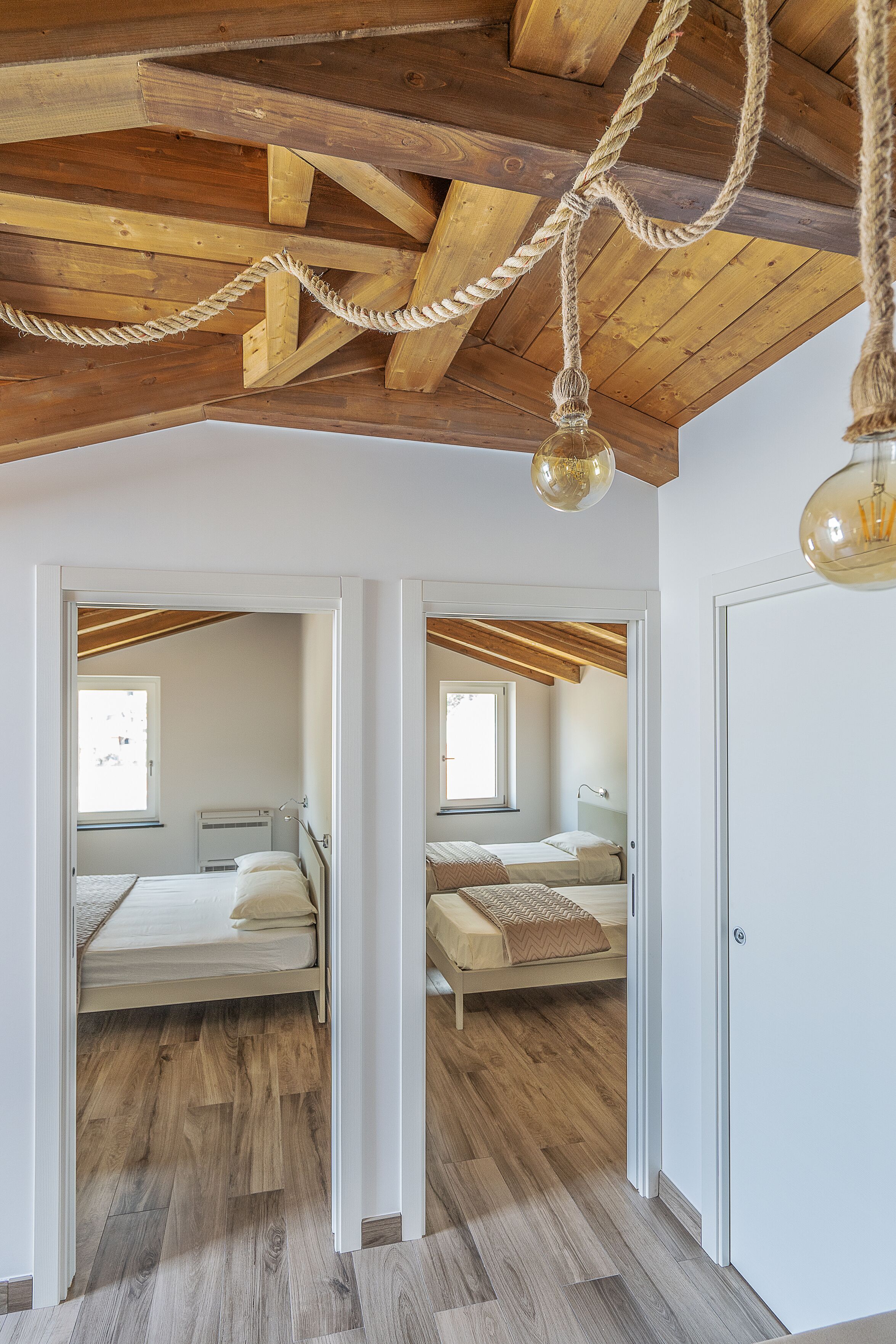 Apartamento família, 2 quartos, banheiro privativo, vista para o mar | 2 quartos, berços grátis, berço de viagem, Wi-Fi de cortesia