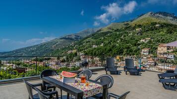 Apartamento familiar, 2 habitaciones, baño privado, vistas al mar | Terraza o patio