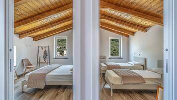 Apartamento familiar, 2 habitaciones, baño privado, vistas al mar | 2 dormitorios, cunas gratuitas, cuna de viaje y wifi gratis