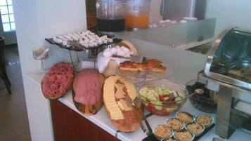 Petit déjeuner buffet compris tous les jours