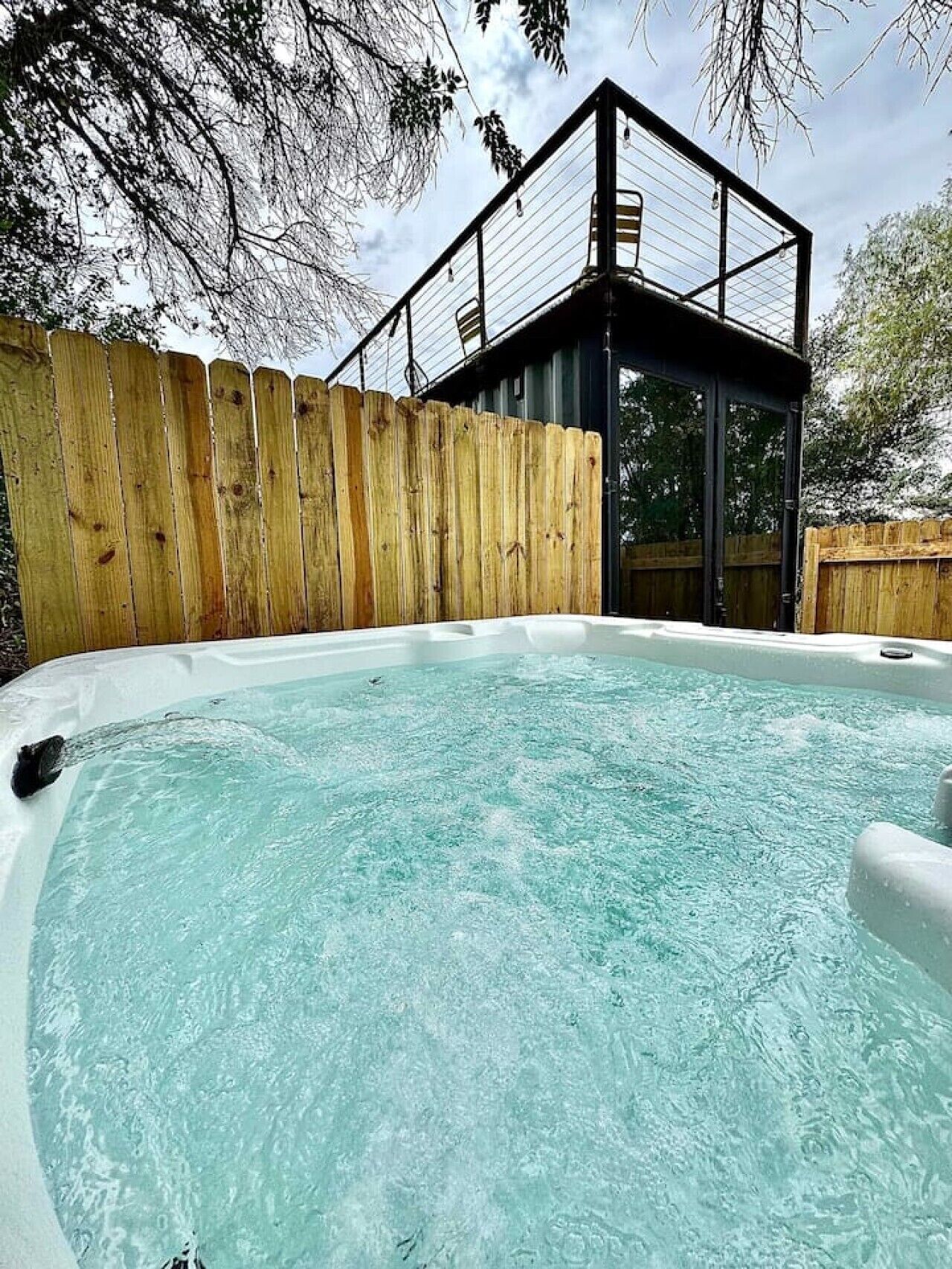 Bañera de hidromasaje al aire libre