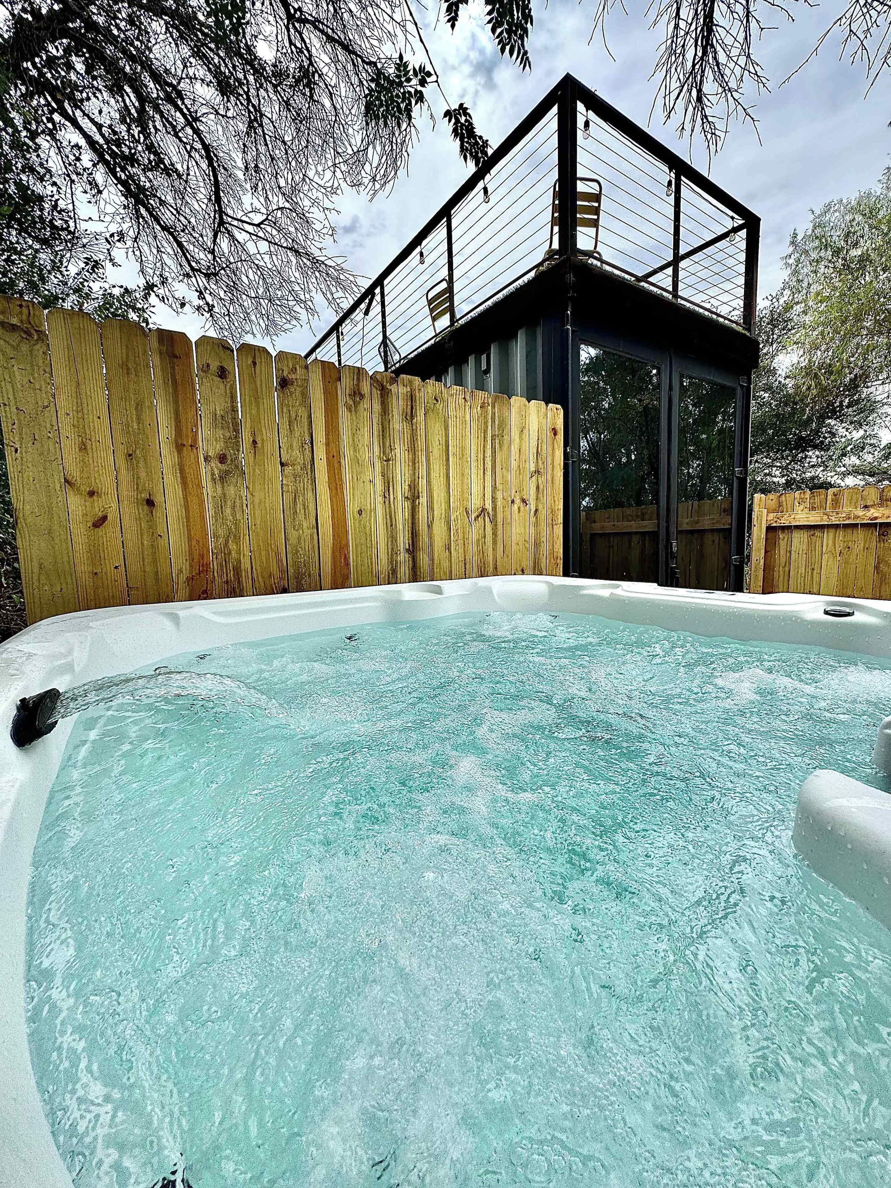 Tina de hidromasaje al aire libre