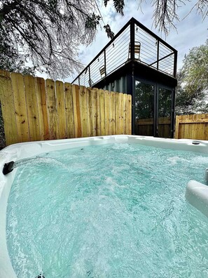 مغطس سبا خارجي