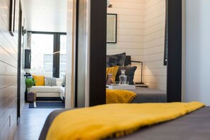 1 bedroom, desk, WiFi, bed sheets