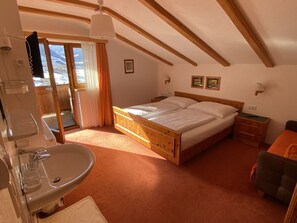 3 bedrooms, travel cot, free WiFi