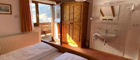 3 Schlafzimmer, Reisekinderbett, kostenloses WLAN