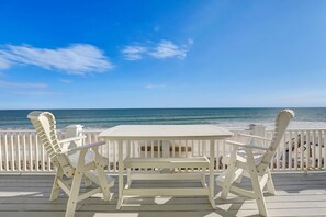 Outdoor dining - Oceanfront Home, Private Beach Access, sunrise views, pet friendly (North Topsail Beach)