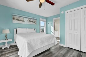 4 bedrooms, desk, iron/ironing board, free WiFi