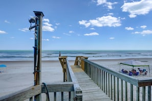 På stranden