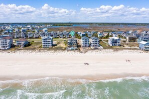 On the beach - 8 Bedroom Direct Oceanfront Home, Private Pool, Media Room, Private Beach Access, 2025 Updates (North Topsail Beach)