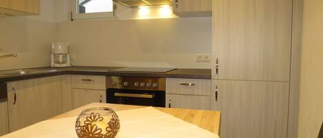 Ovn, opvaskemaskine, brødrister