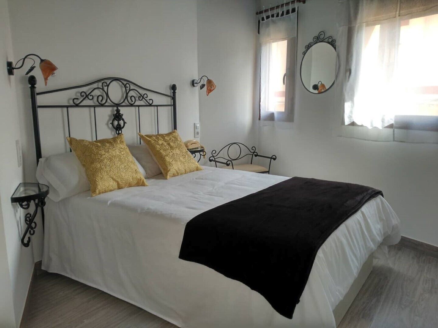 3 habitaciones, tabla de planchar con plancha y wifi gratis 