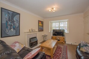 Casa | Sala de estar | Televisión de 30 pulgadas con canales digitales