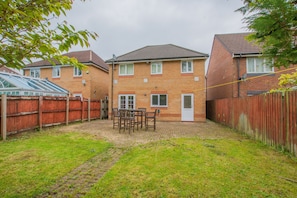 House | Exterior - Modern 4 Bedroom Detached House in Cardiff (Cardiff)