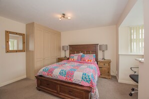 Casa | 3 habitaciones, tabla de planchar con plancha y wifi gratis