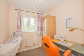House | 3 bedrooms, iron/ironing board, free WiFi, bed sheets
