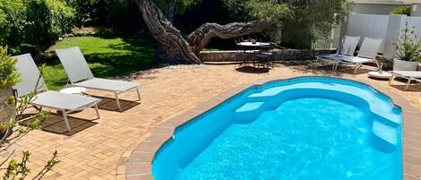 Outdoor pool, pool loungers