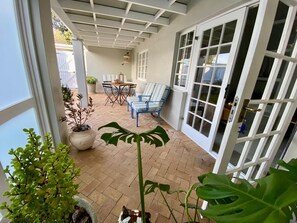 Standard Cottage | Terrace/patio - Anchor's Rest Hermanus (Hermanus)