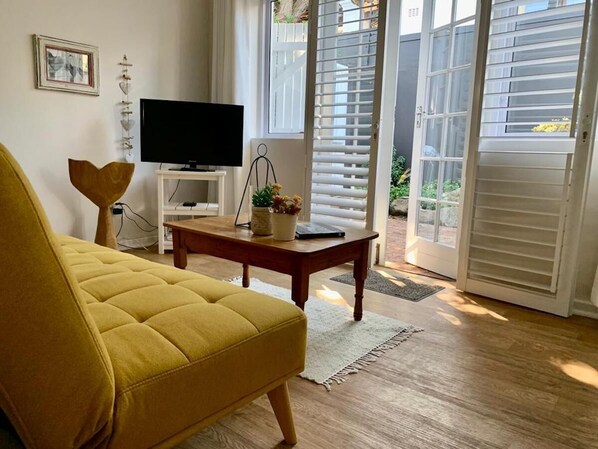 Standard Double Room | Living area