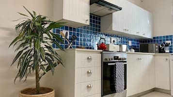 Cottage Standard | Cucina privata | Microonde, piano cottura, macchina per caffè espresso
