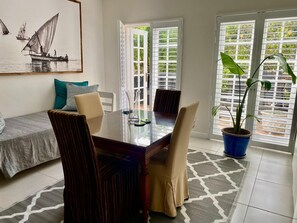 标准村舍 | 餐厅