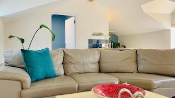 Honeymoon Loft | Living area