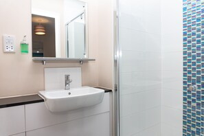 Luxury Studio | Bathroom