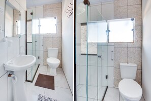 Doppelzimmer | Badezimmer | Badewanne und Dusche (separat), Handtücher