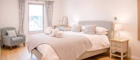 2 chambres, fer et planche à repasser, Wi-Fi, draps fournis